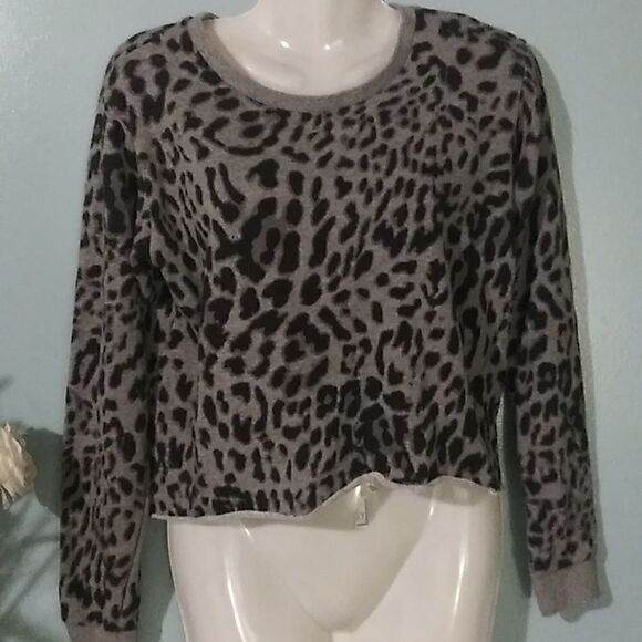 H &M animal print long sleeve - Picture 1 of 9